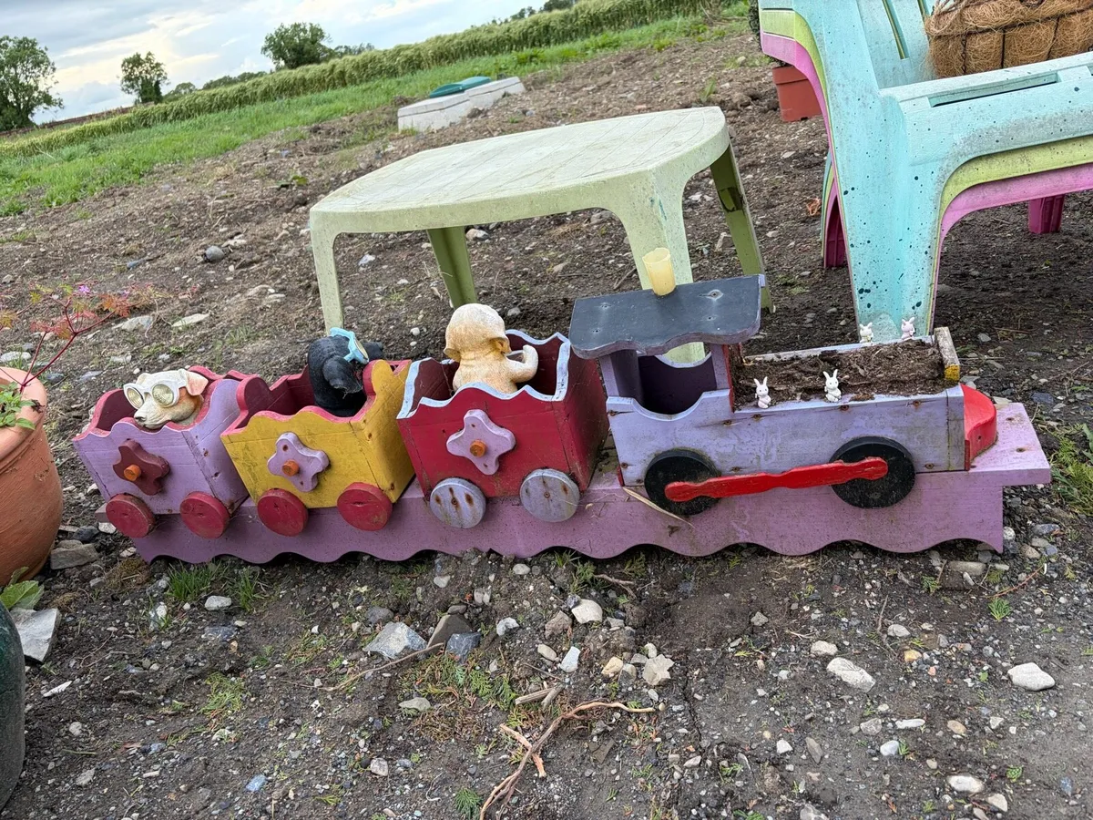 garden train planting pot decor - Image 1