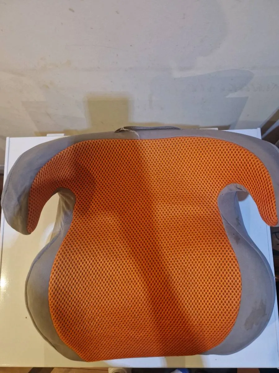 Child's Car Seat - Image 1