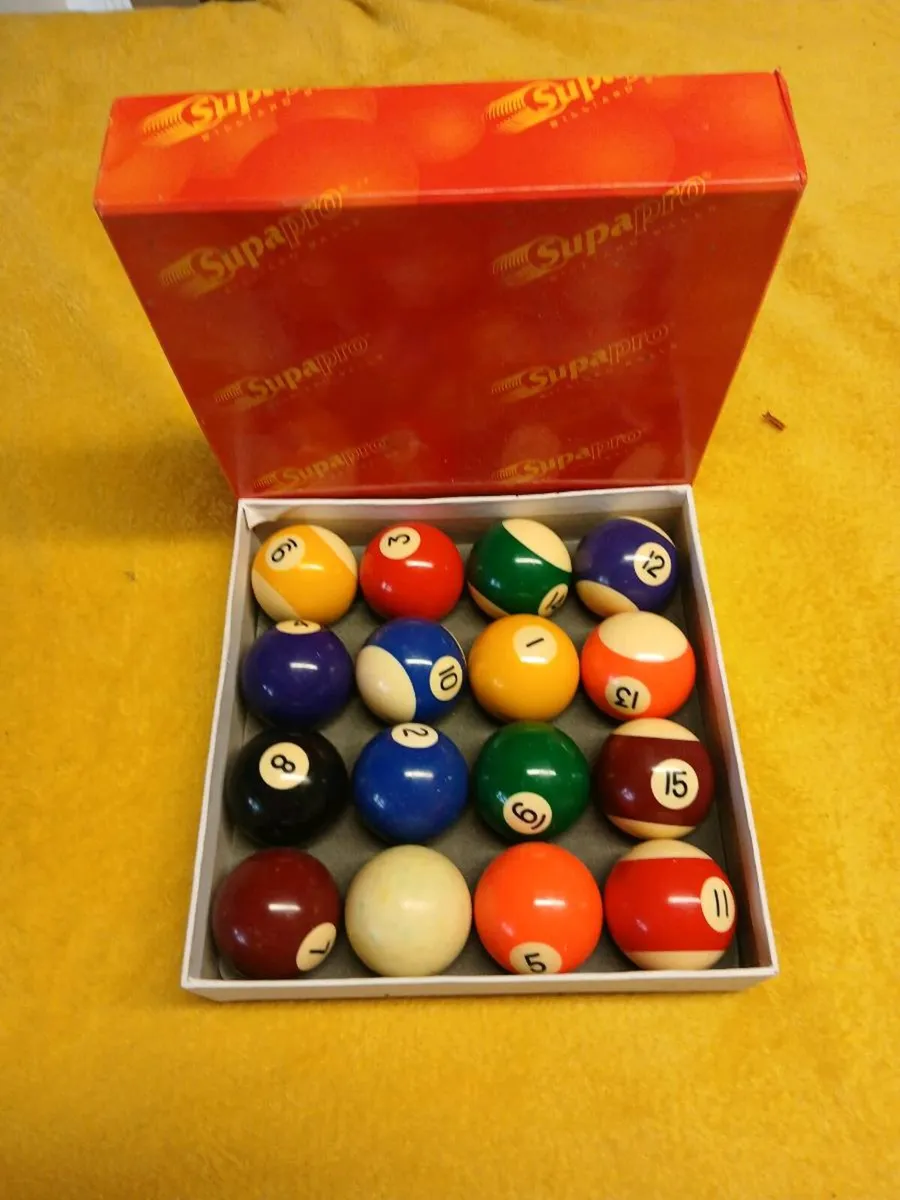 Set of pool balls - Image 1