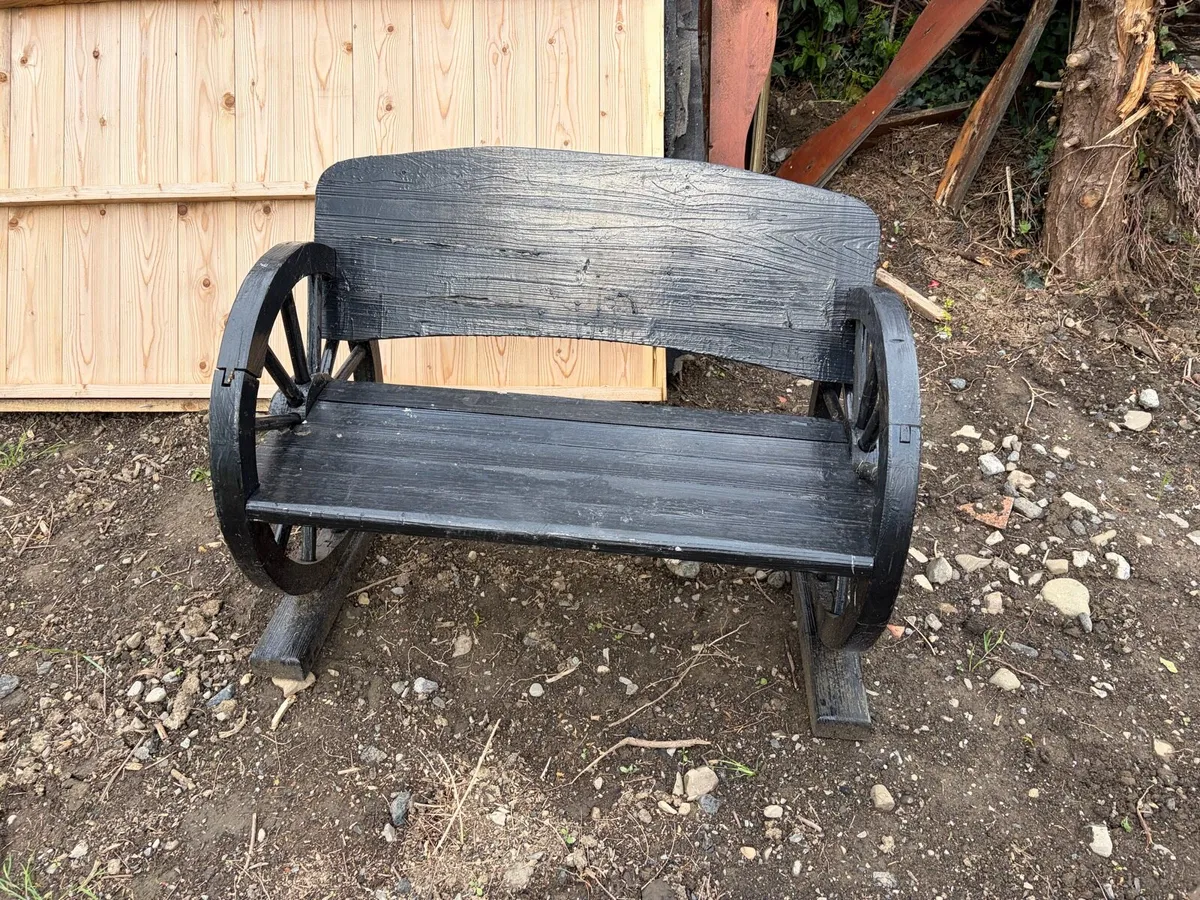 wooden garden bench €80 - Image 1