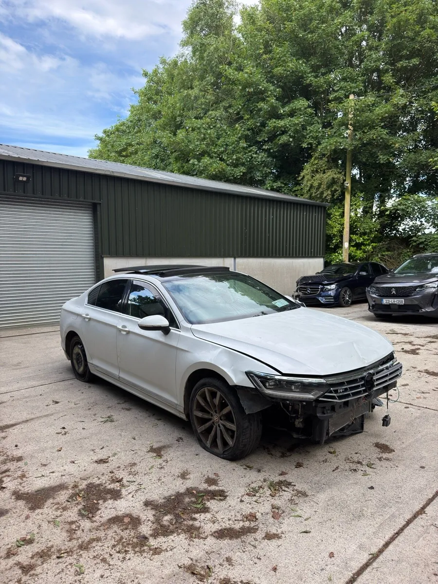 2018 Volkswagen Passat R-Line - Image 1