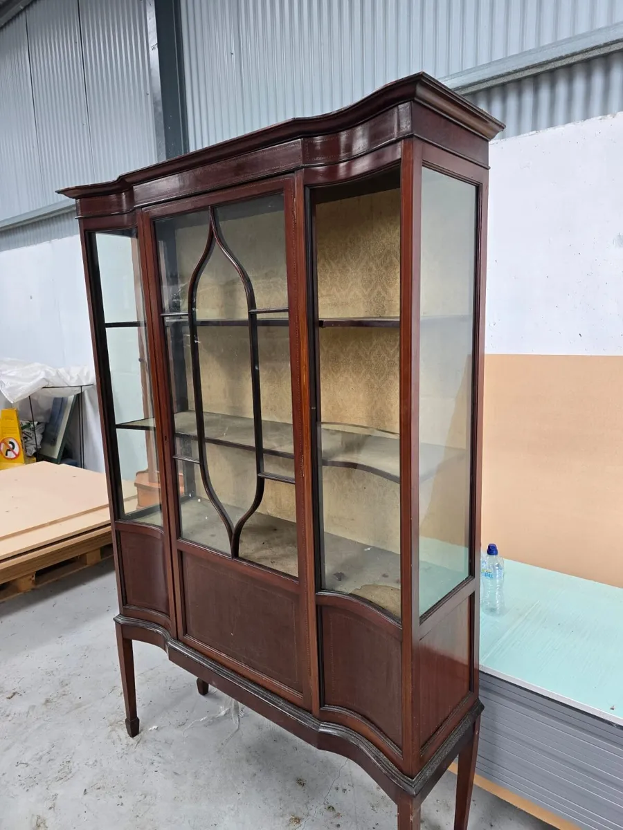 Cabinet - Image 1