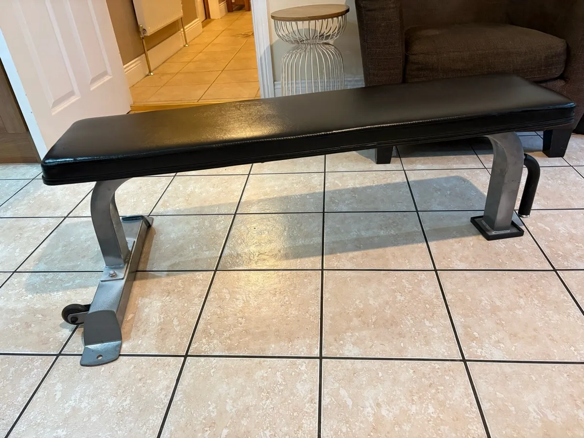STURDY WEIGHT BENCH, BARGAIN!! - Image 1