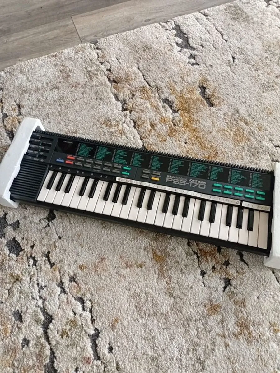 electric keyboard piano - Image 1
