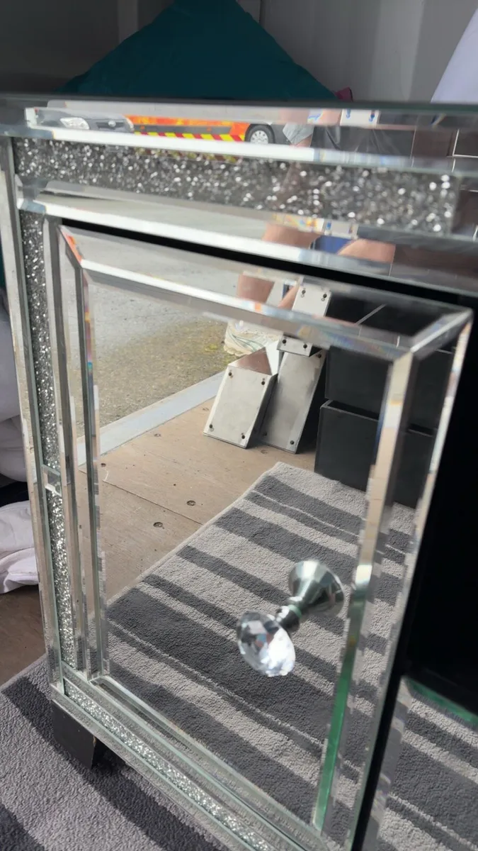 Television stand - Image 4