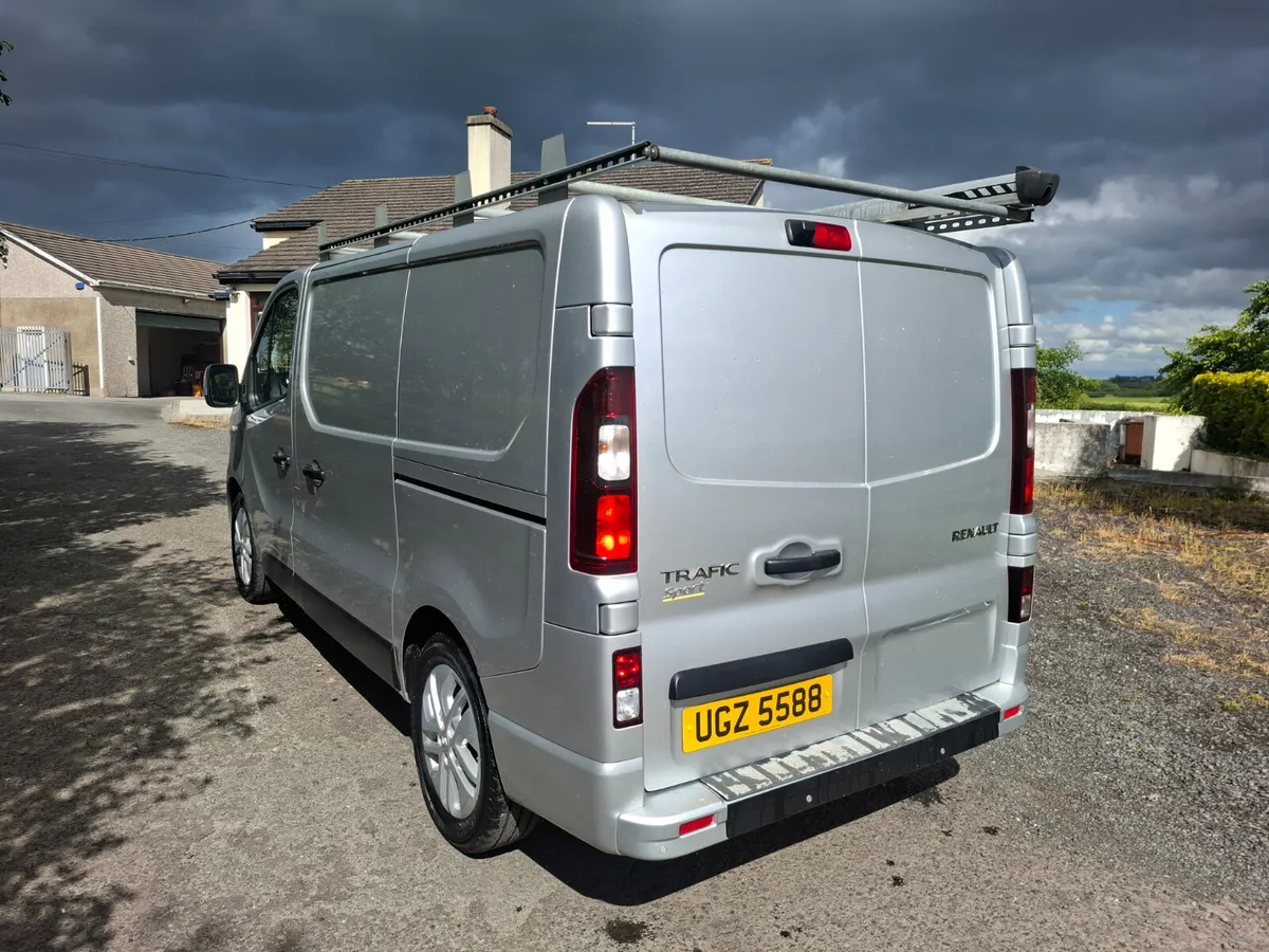 2021 Renault Trafic sport - Image 4