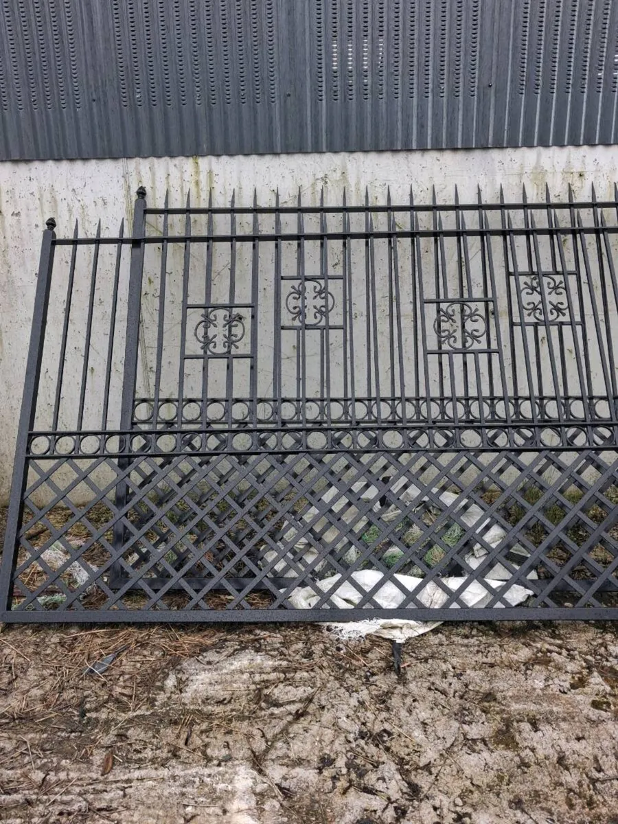 2 gates 9ft 9x 6ft 6 - Image 2