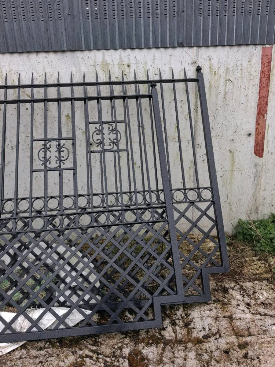 2 gates 9ft 9x 6ft 6 - Image 3