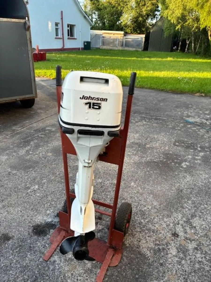 15 HP outboard engine - Image 1
