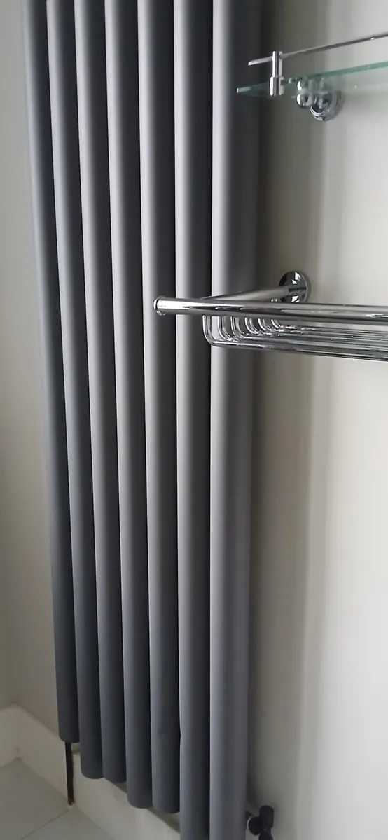Veetical bathroom radiator - Image 1