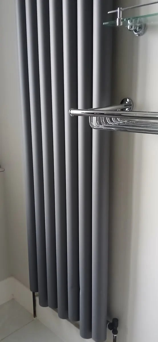 Veetical bathroom radiator - Image 3