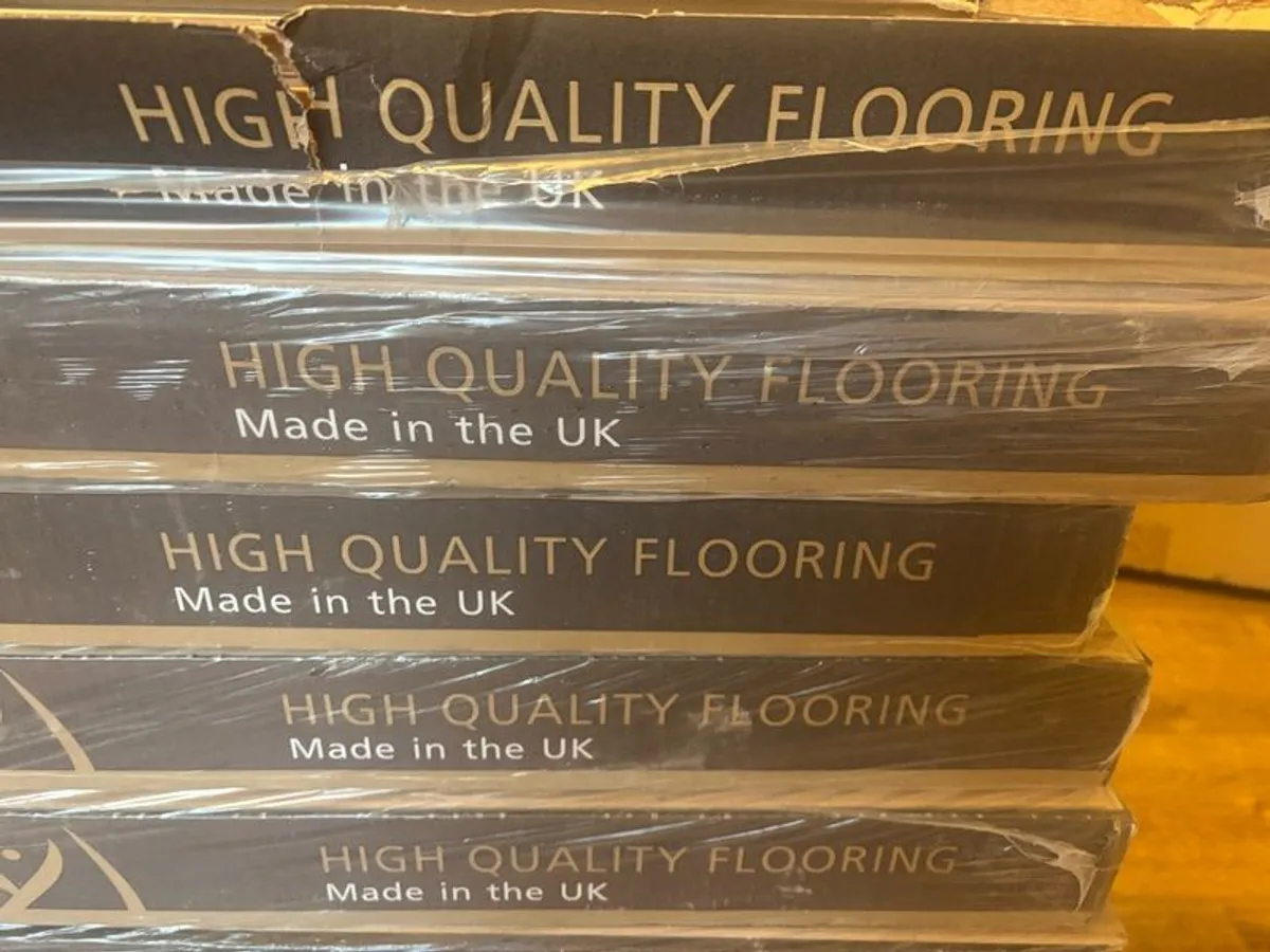Oak effect Laminate flooring - Image 2