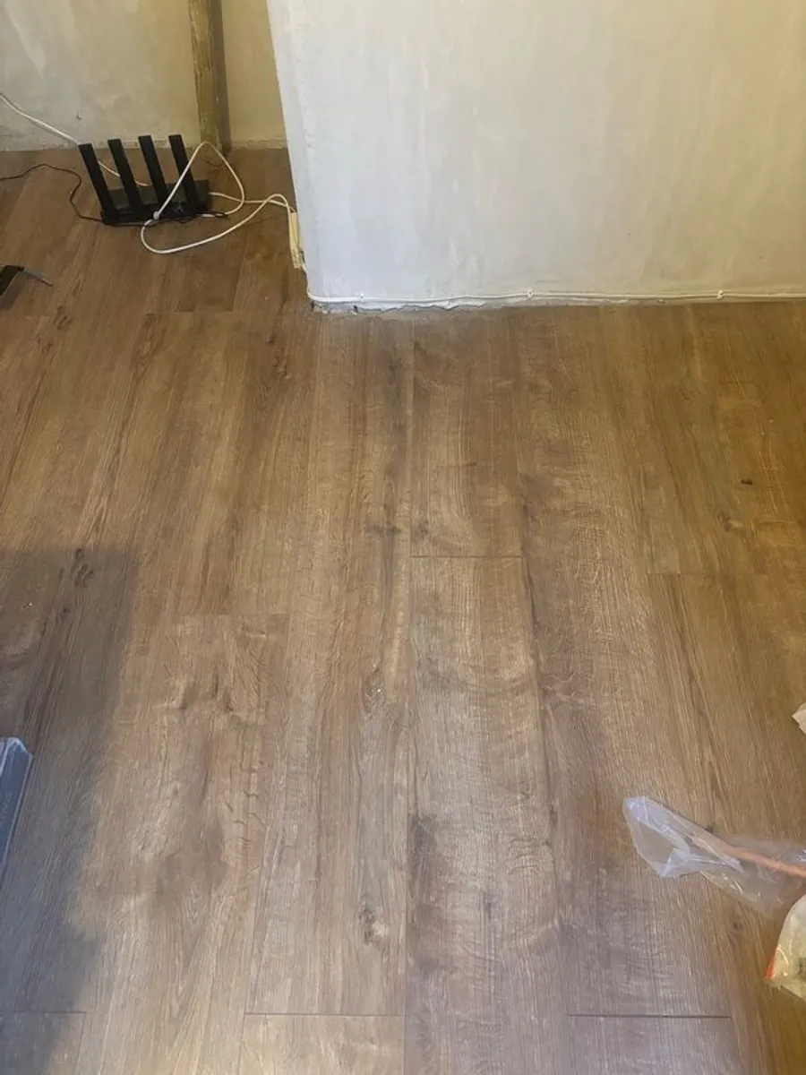 Oak effect Laminate flooring - Image 3