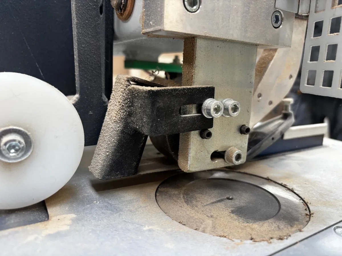 Casati Z1000 Veneer Stitcher - Image 4