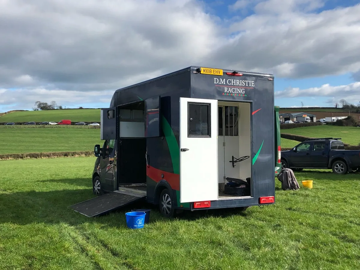 Renault Master 3.5t Horsebox - Image 3