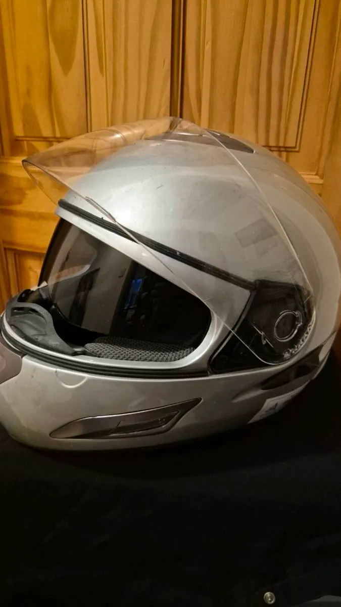 Motorbike helmet L/xl - Image 2