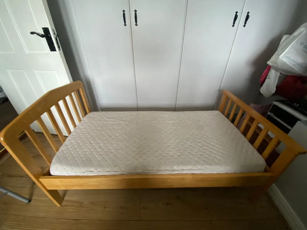 Loft bed with built indesk and cot bed insert - Image 3