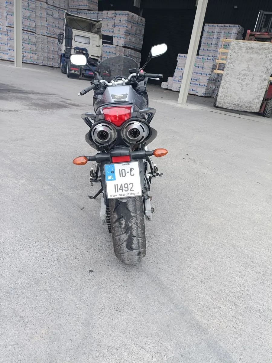YAMAHA FZ6 2010 - Image 2