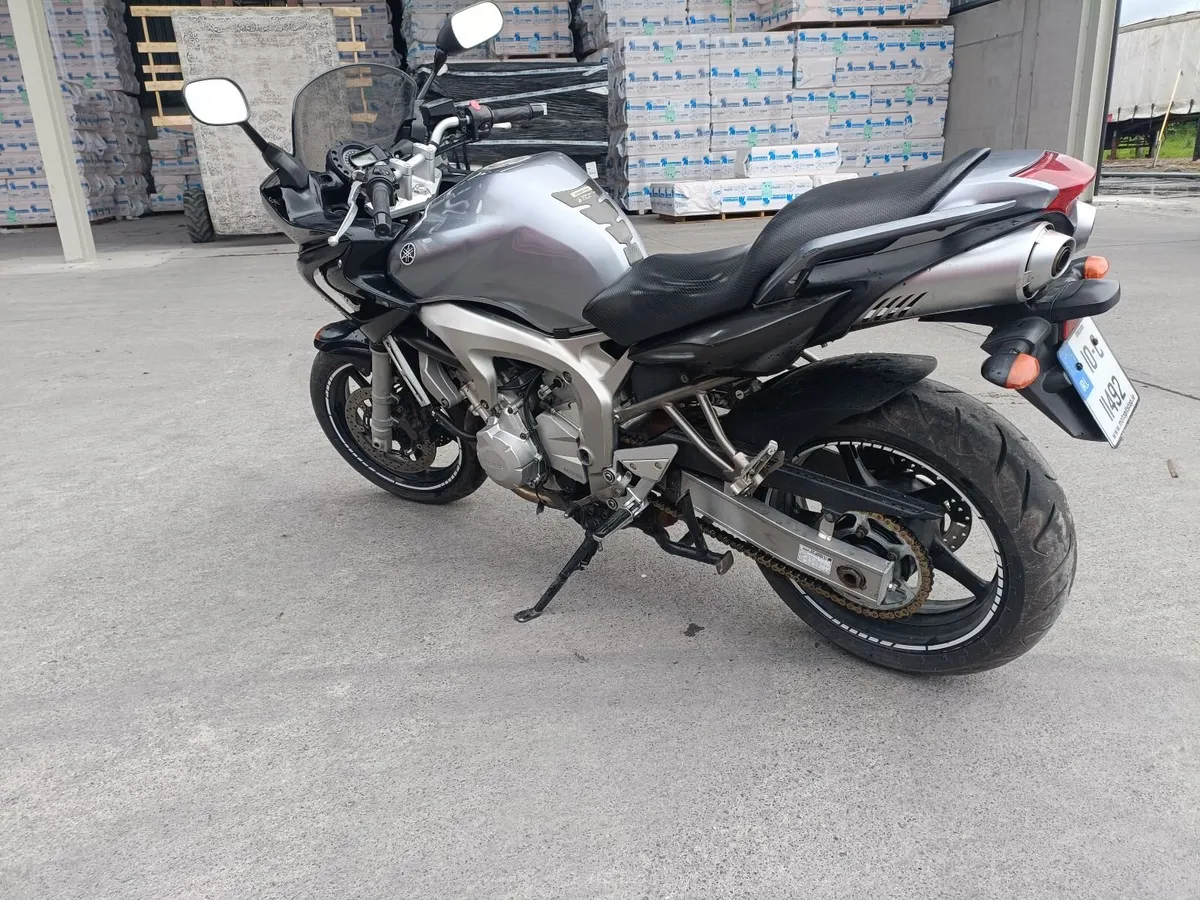YAMAHA FZ6 2010 - Image 3