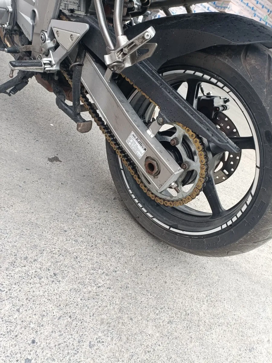 YAMAHA FZ6 2010 - Image 4