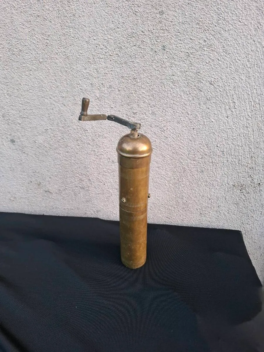 Brass pepper mill - Image 1
