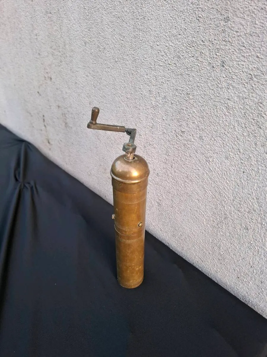 Brass pepper mill - Image 2