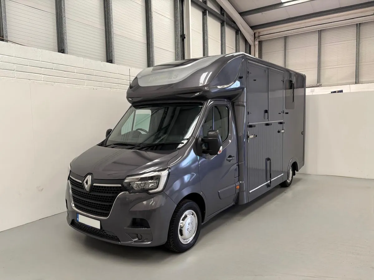 Renault Master 3.5T Horsebox - Image 3