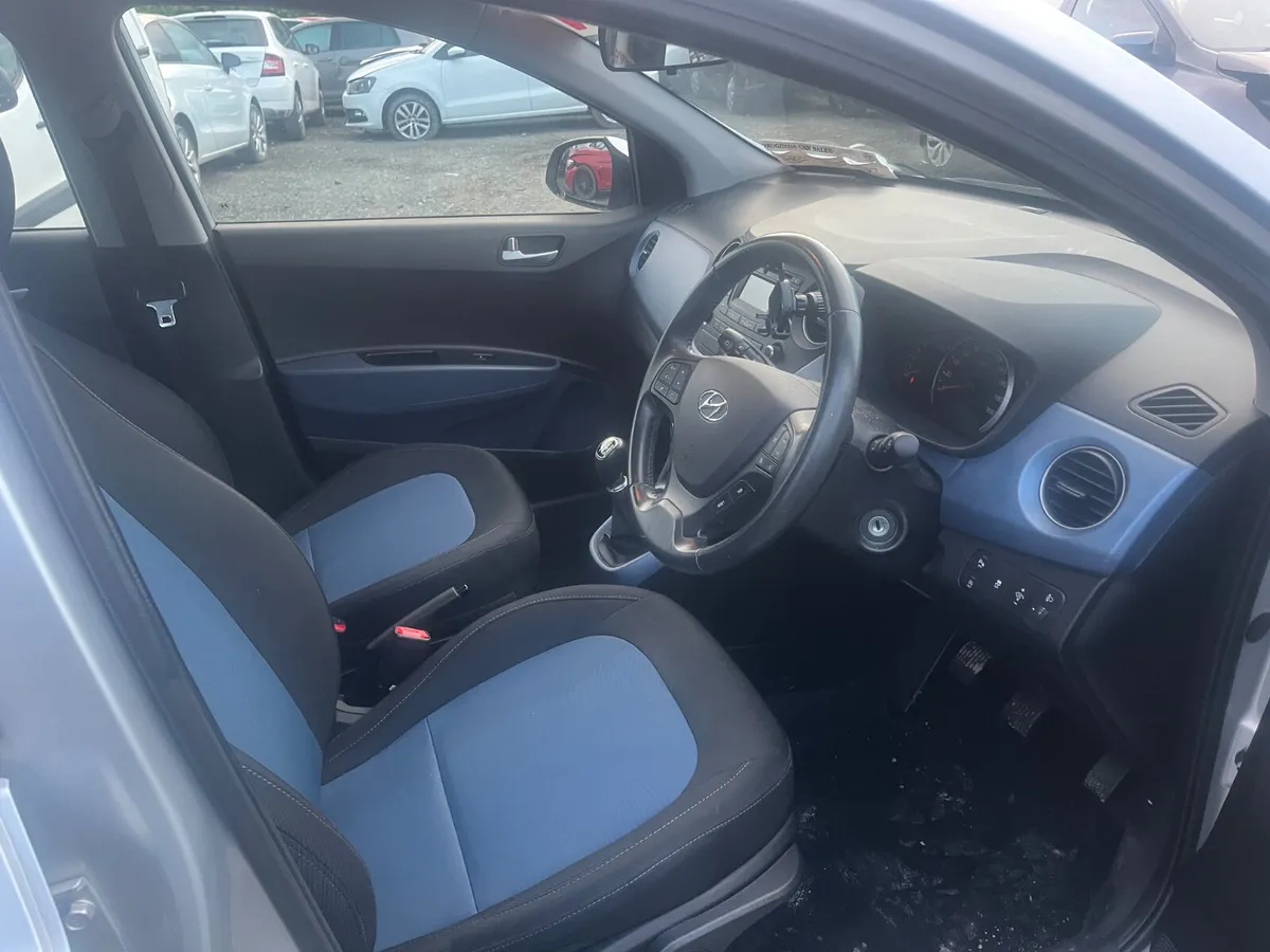 16 Hyundai i10 petrol - Image 4