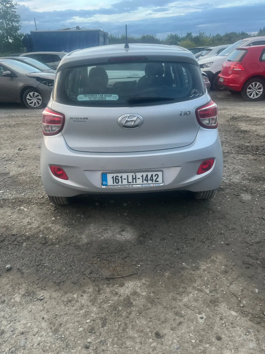 16 Hyundai i10 petrol - Image 3