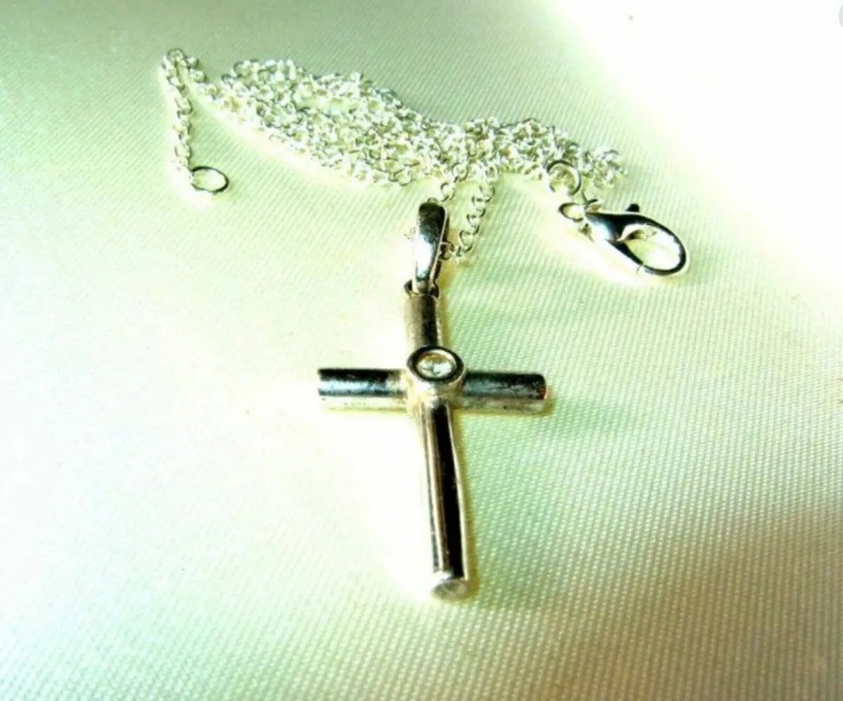 Vintage Hallmarked 9ct Gold Diamond Cross & Chain - Image 3
