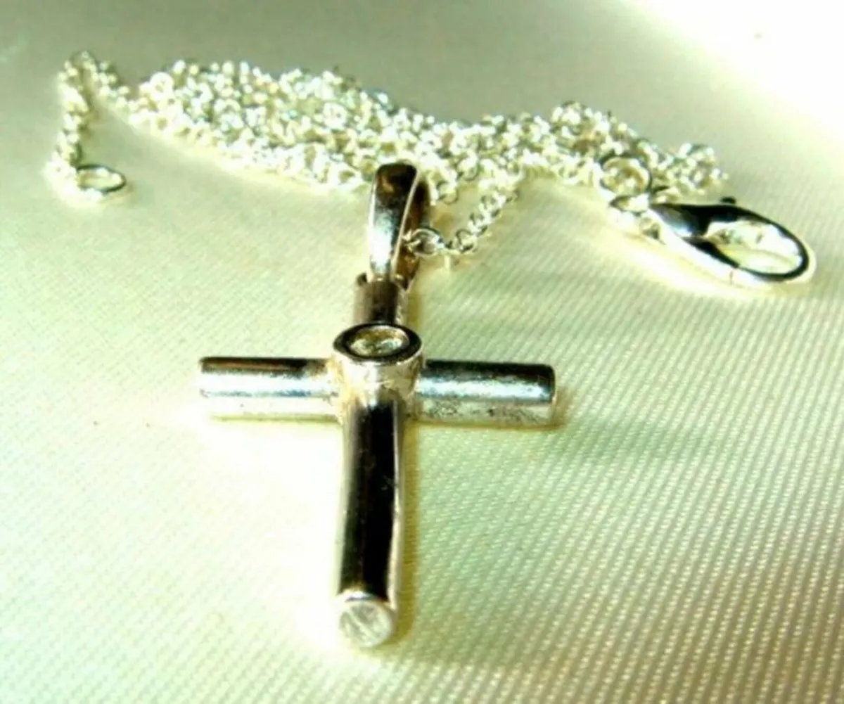 Vintage Hallmarked 9ct Gold Diamond Cross & Chain - Image 4