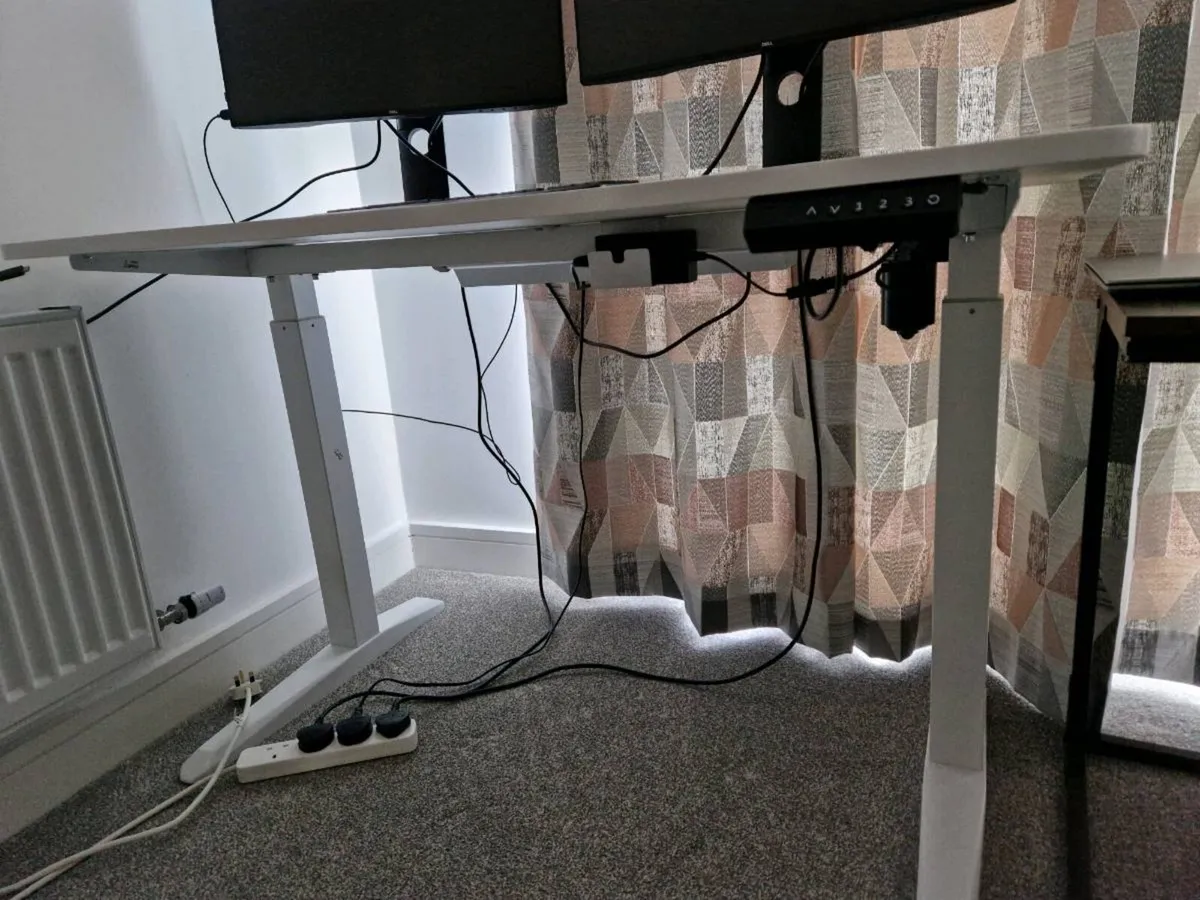 Office desk- height adjustable - Image 3