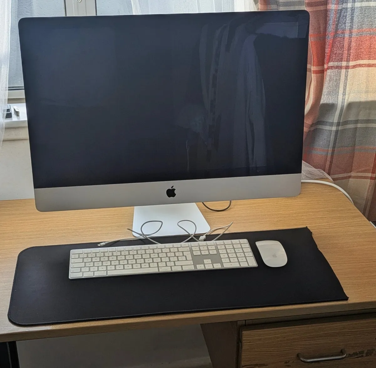 Mac 27" Retina 5K (2020) - 16GB RAM, Intel i5 - Image 1