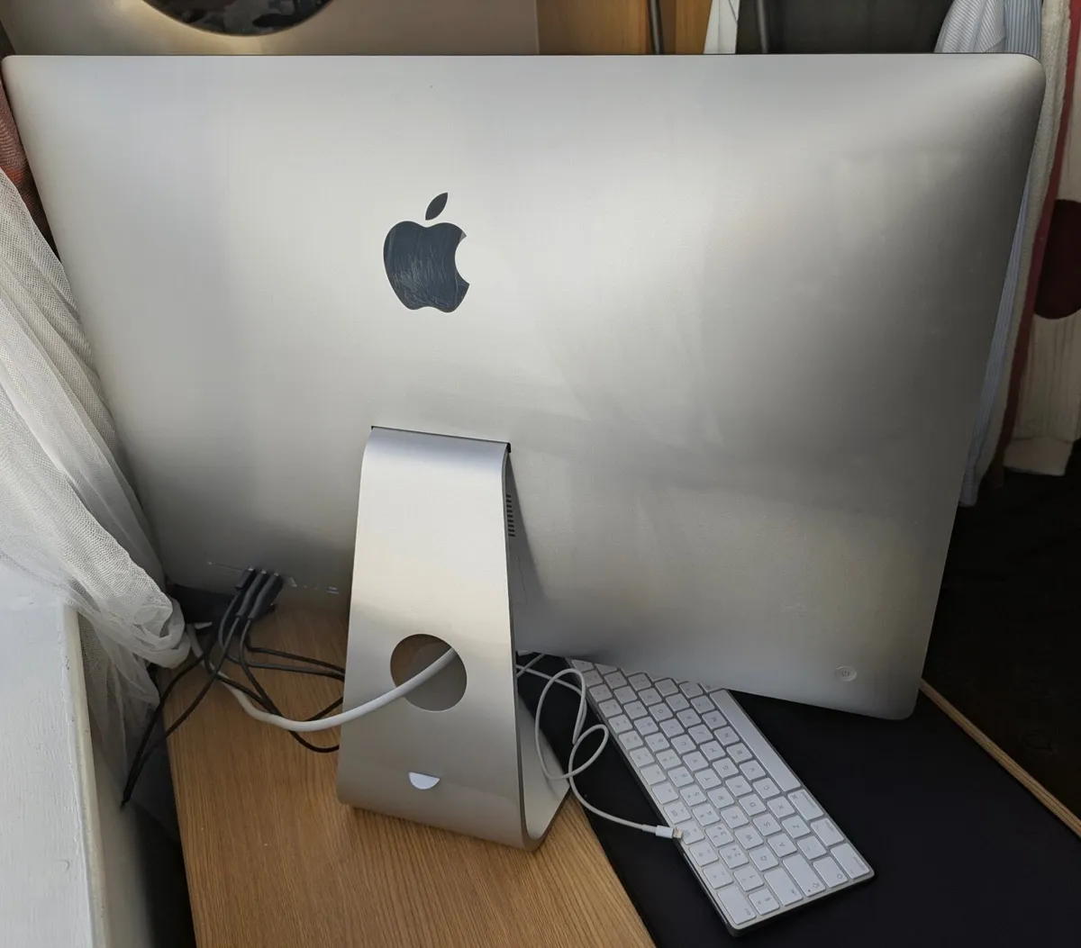 Mac 27" Retina 5K (2020) - 16GB RAM, Intel i5 - Image 3