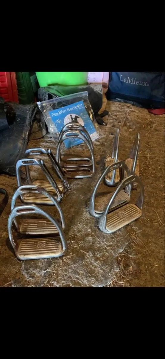 5 pairs of stirrups