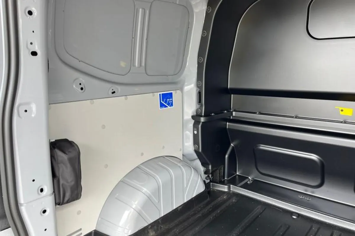 Ford Transit Custom LIMITED - Image 4