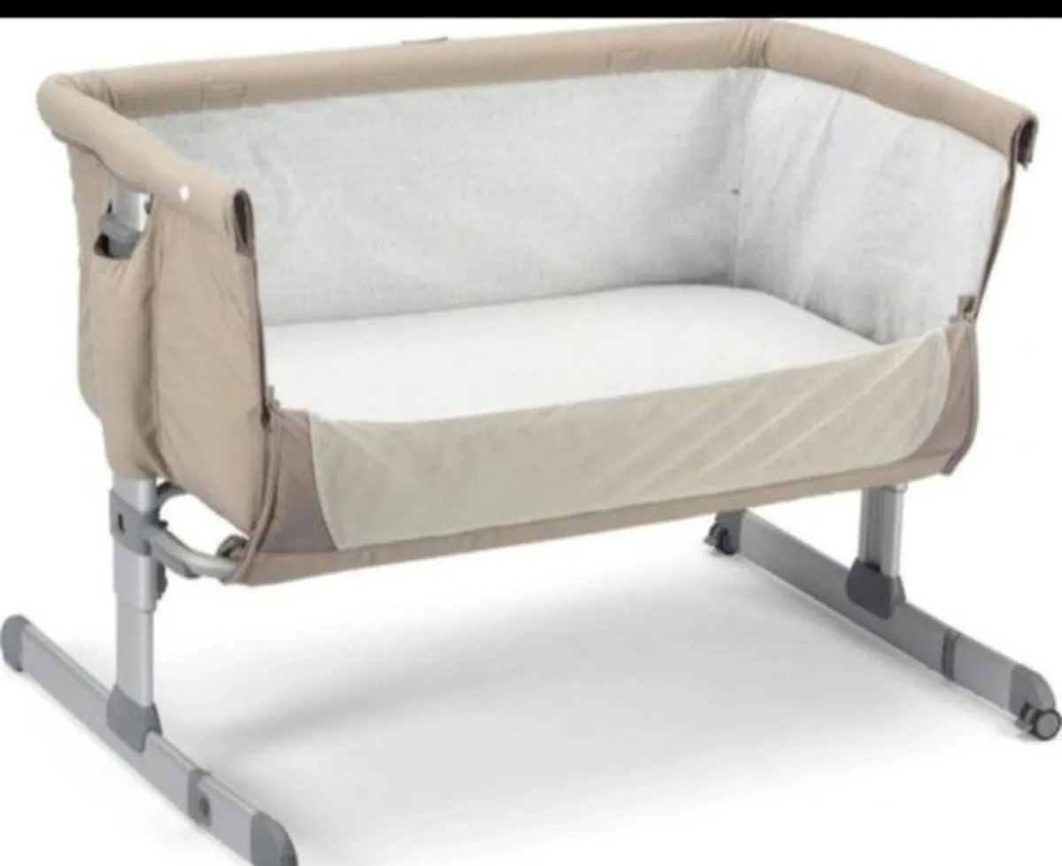 Chicco crib - Image 1