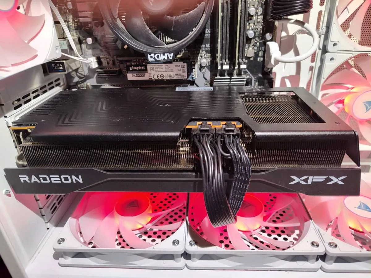 Swift AMD Radeon 9070 OC - Image 2
