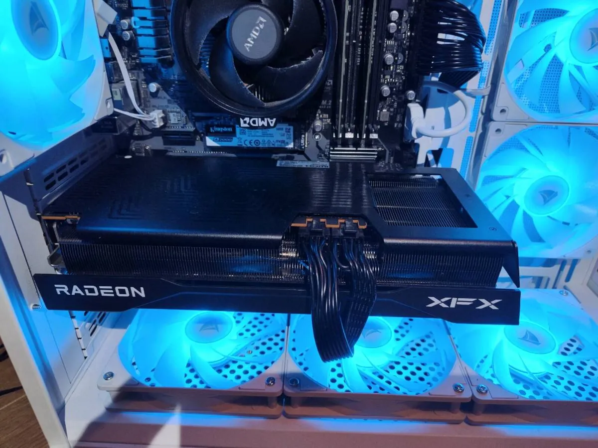 Swift AMD Radeon 9070 OC - Image 3