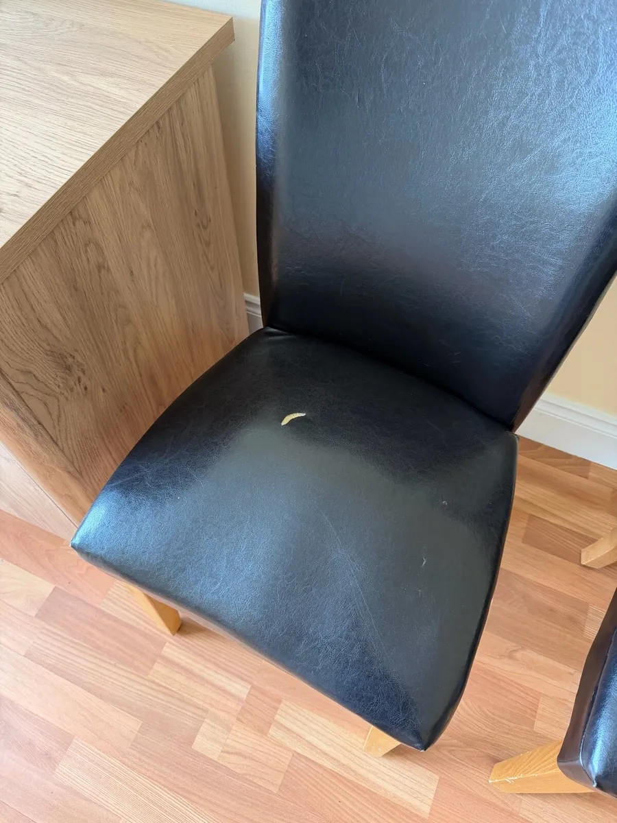 Two leather chairs with solid oak legs - Image 4