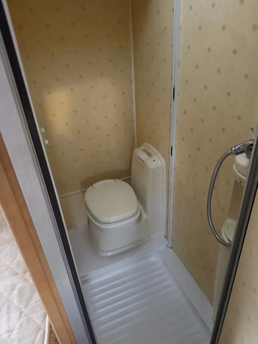 ✨STUNNING ABBEY AVENTURA 4 BERTH FIXED BED✨ - Image 4