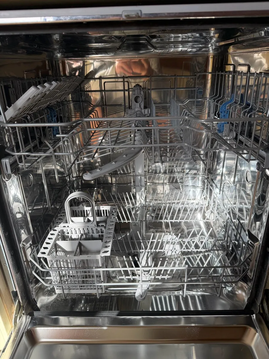 Indesit Integrated Dishwasher - Image 2