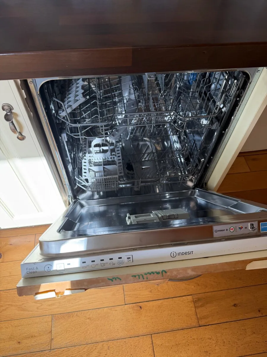 Indesit Integrated Dishwasher - Image 3