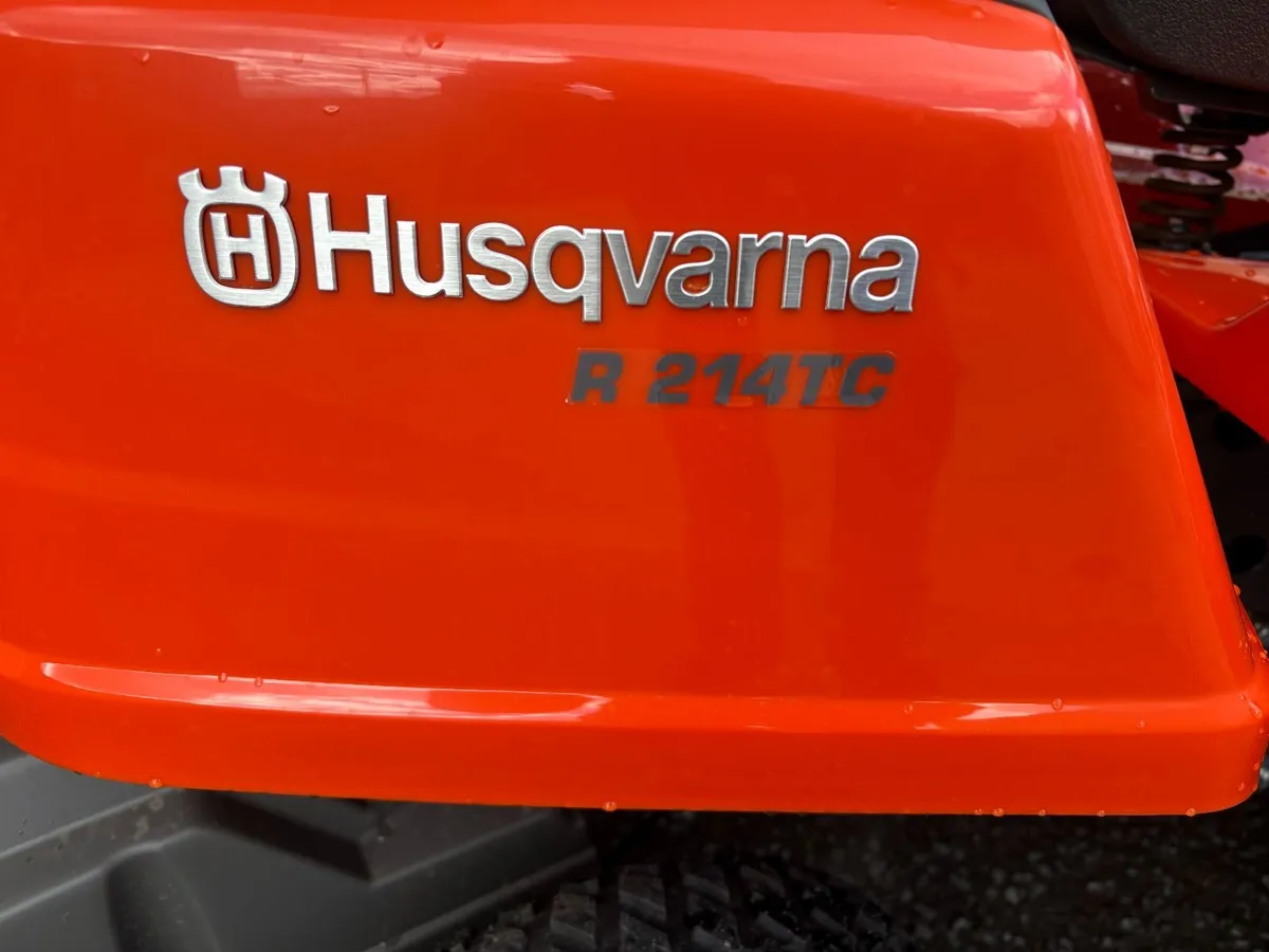 Husqvarna R214TC ride on lawn mower - Image 2