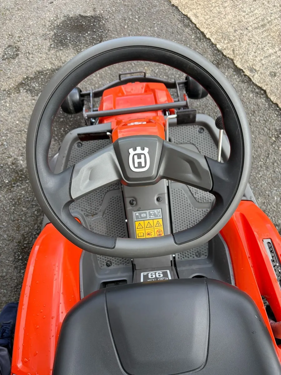 Husqvarna R214TC ride on lawn mower - Image 4