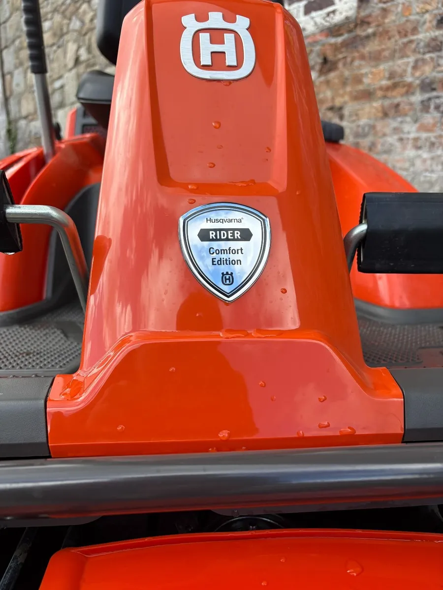 Husqvarna R214TC ride on lawn mower - Image 3