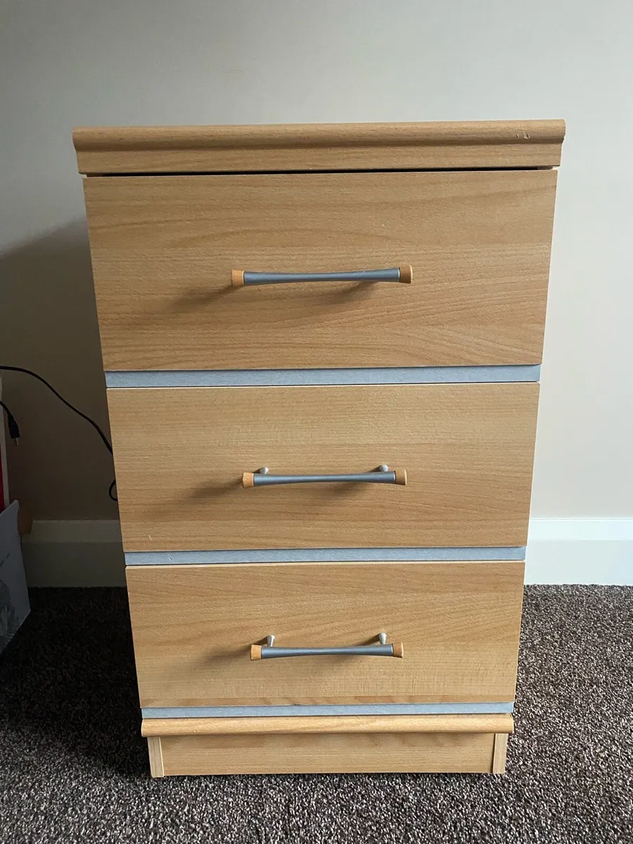 Chest of drawers and locker - Image 3