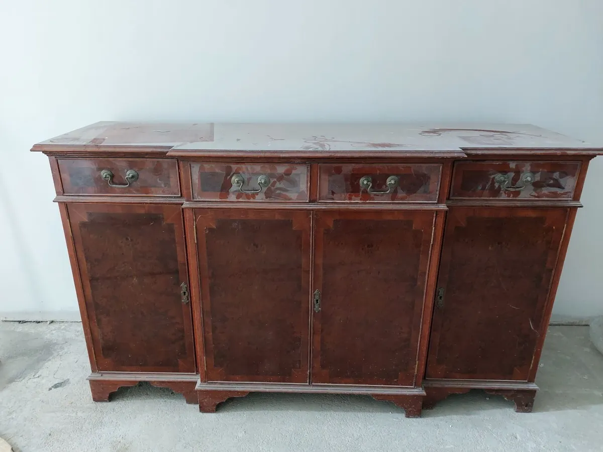 Chest of drawers / antique style cabinet