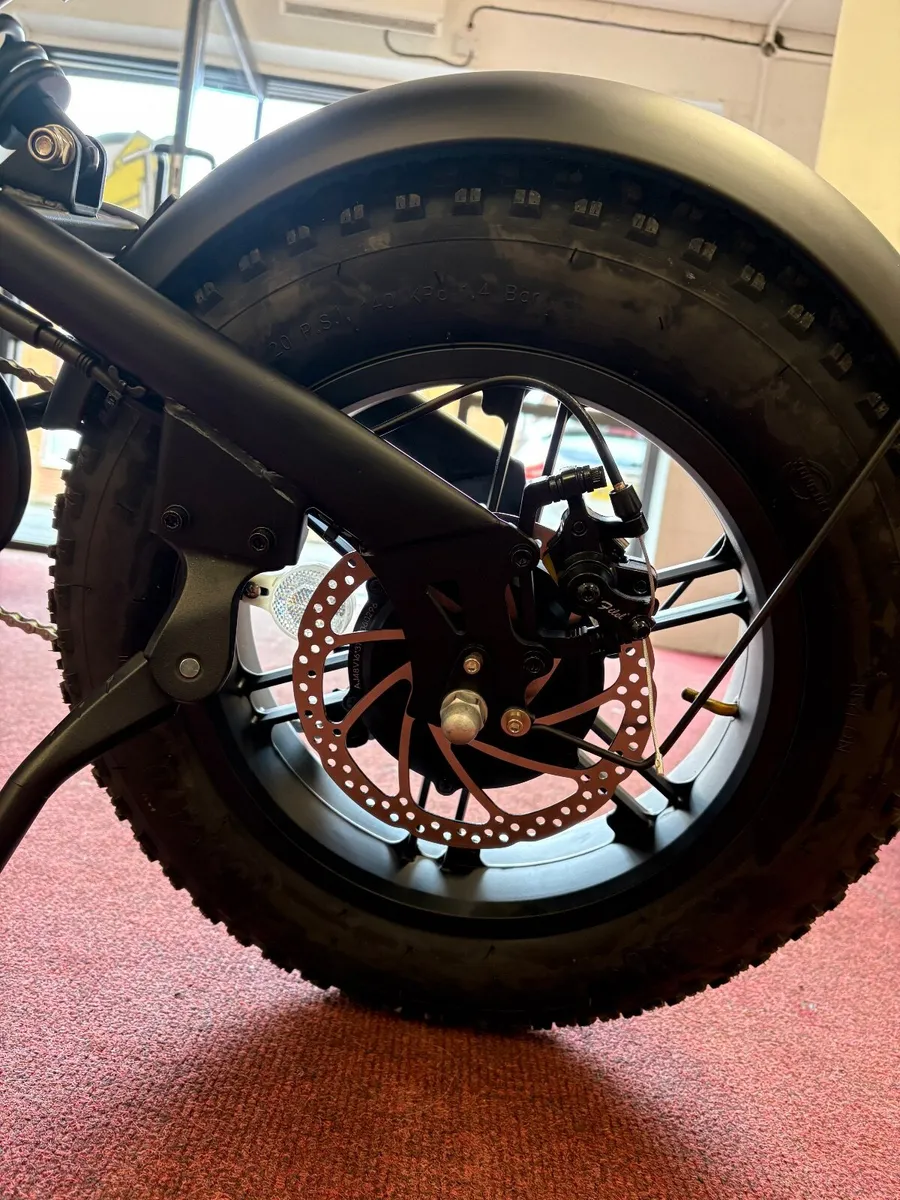 Hidoes B6 Mini - Electric Fat Tyre Bike - Image 2