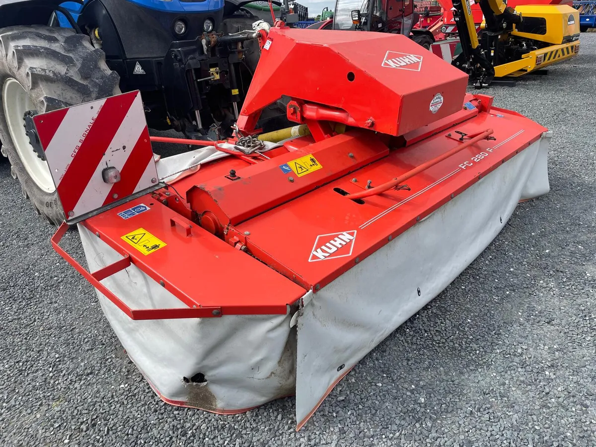 Kuhn FC280F 9FT Front Mounted Mower - Image 2
